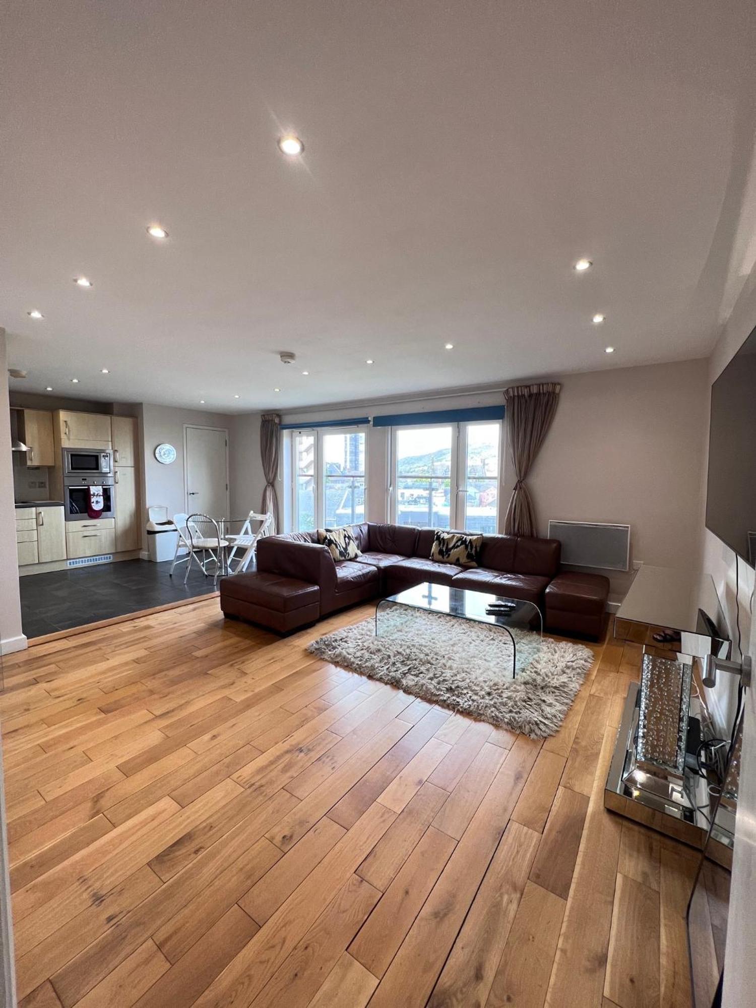 Great City Centre Getaway Apartment 2 Bed Near The Beach And Shopping Area 스완지 외부 사진