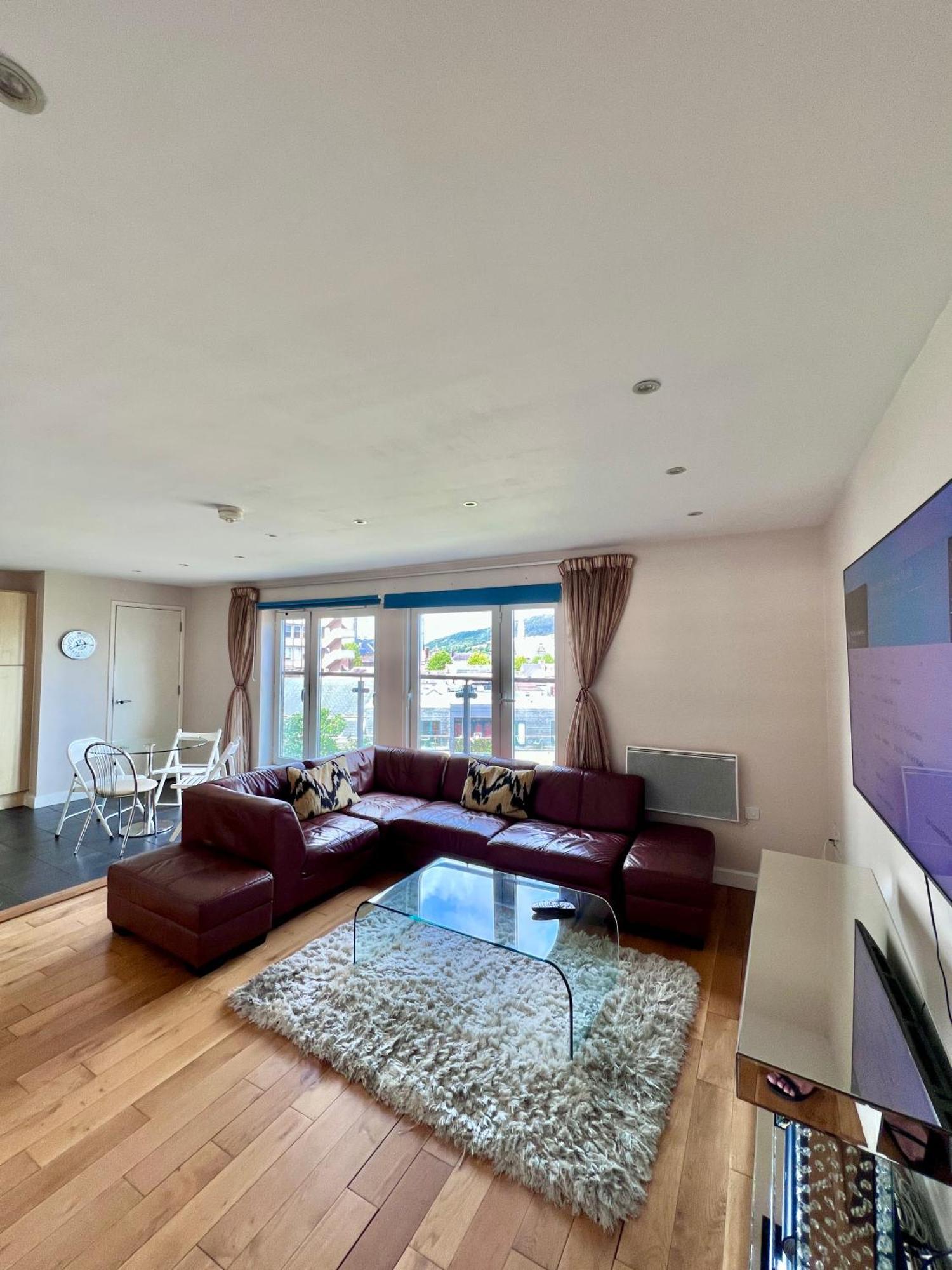 Great City Centre Getaway Apartment 2 Bed Near The Beach And Shopping Area 스완지 외부 사진